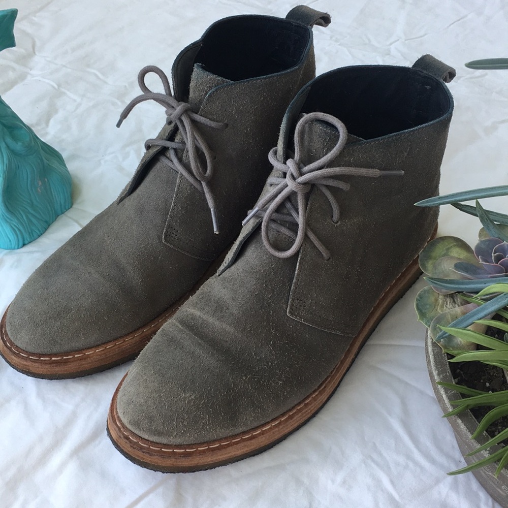 Clarks Original Gray Suede Chukkas 9.5